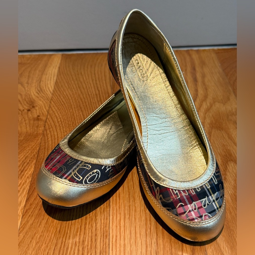 Pre-owned Coach Gold and Navy plaid Graffiti Flats with rubber soles Size 6.5